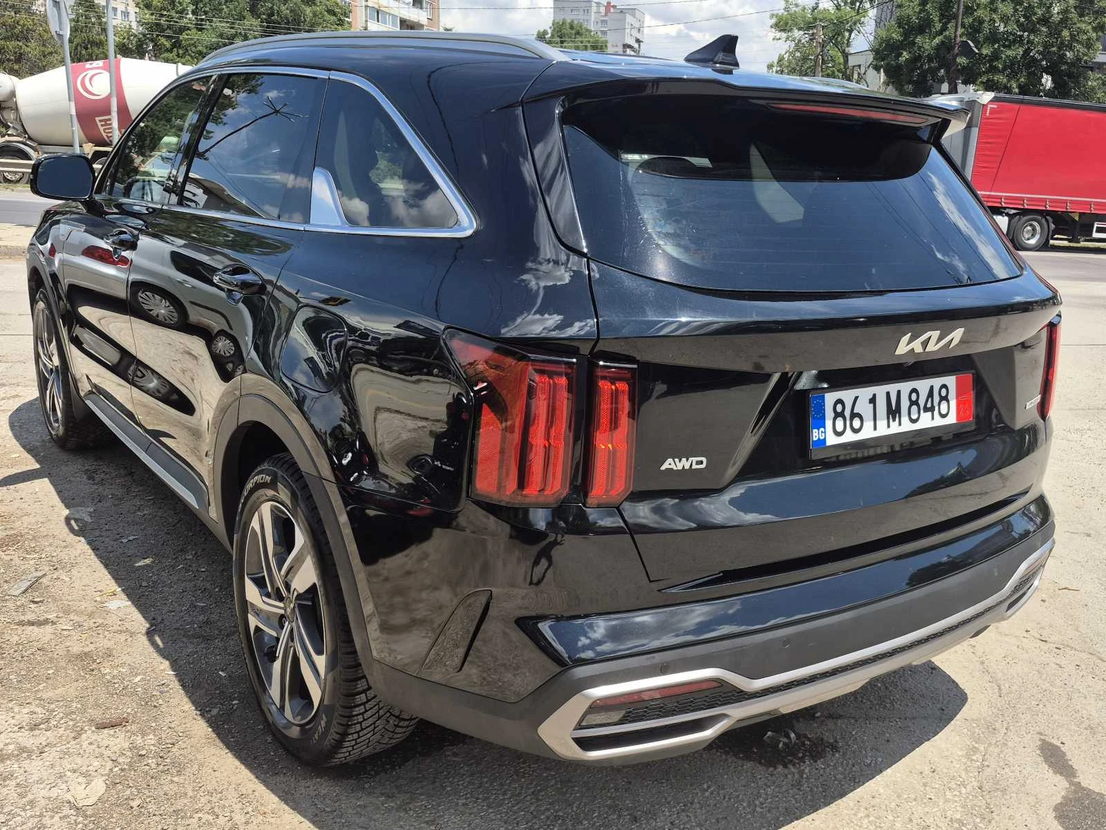 Kia Sorento PHEV 1.6T+ Batt. 13.8 KwH, снимка 2 - Автомобили и джипове - 55593811