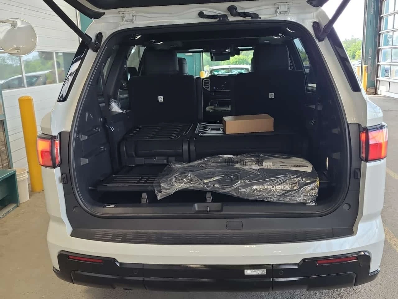 Toyota Sequoia 4WD PLATINUM / 360 /DIS / ОБДУХВАНЕ / CARFAX, снимка 4 - Автомобили и джипове - 55670951