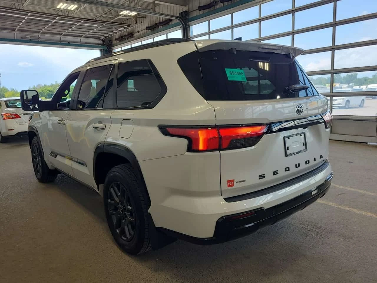 Toyota Sequoia 4WD PLATINUM / 360 /DIS / ОБДУХВАНЕ / CARFAX, снимка 2 - Автомобили и джипове - 55670951
