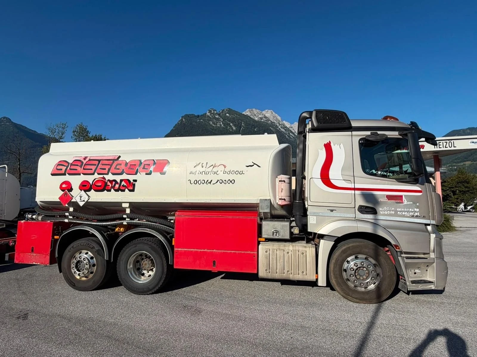 Mercedes-Benz Actros 480 EURO 6 ADR ДИЗЕЛ БЕНЗИН 3 КАМЕРИ 17 500 ЛТ, снимка 9 - Камиони - 55661722