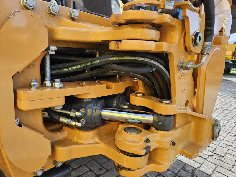 Багер Case 570 SV, снимка 11 - Индустриална техника - 51691229