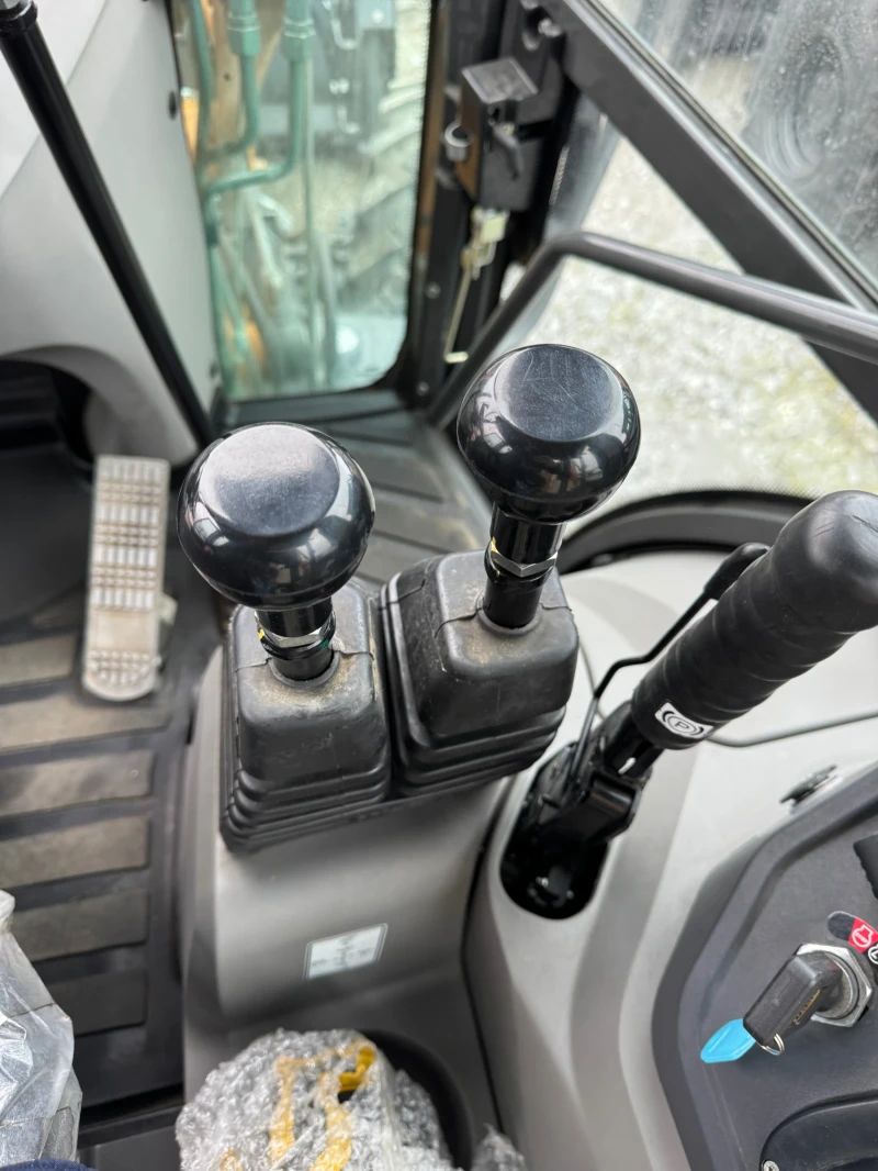 Багер Case 570 SV, снимка 12 - Индустриална техника - 51691229