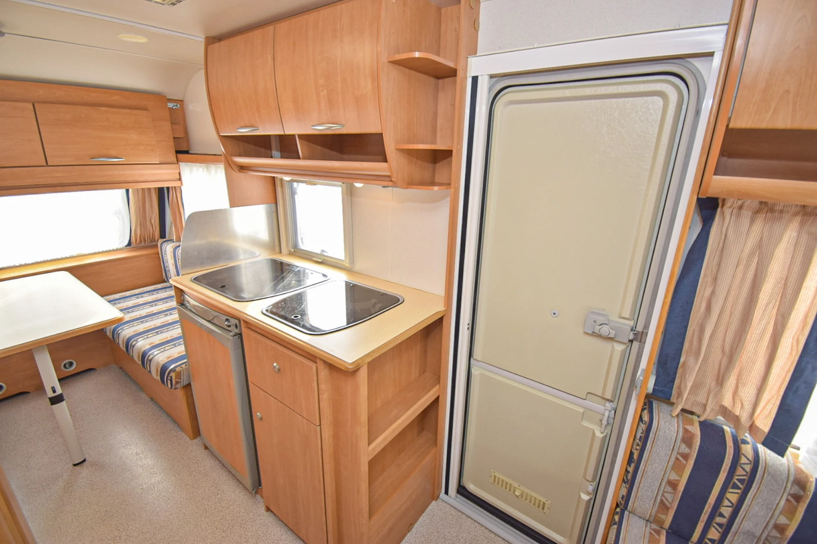 Каравана Eifelland Holiday 450/форселт - изображение 10