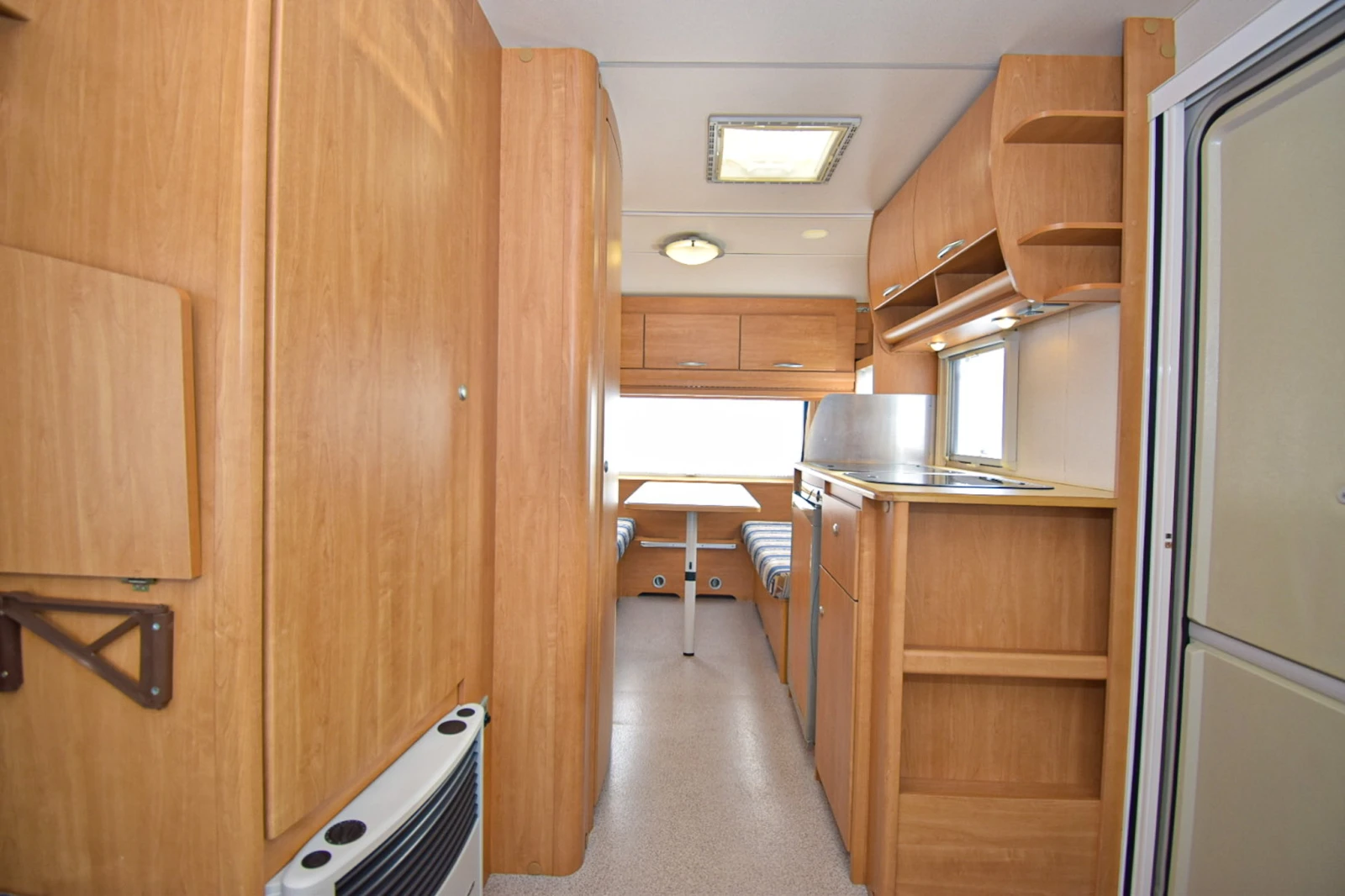 Каравана Eifelland Holiday 450/форселт - изображение 5