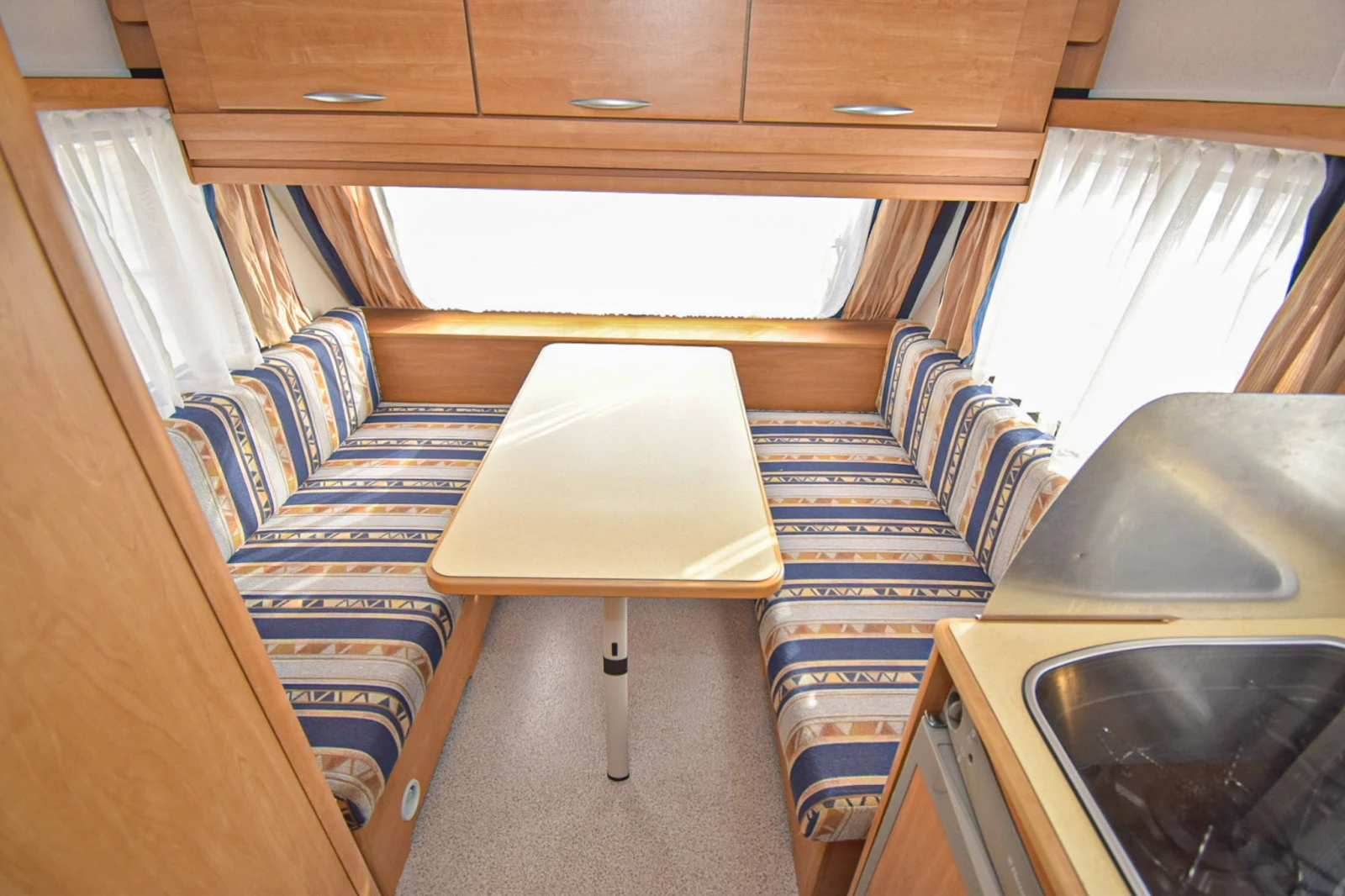Каравана Eifelland Holiday 450/форселт - изображение 6