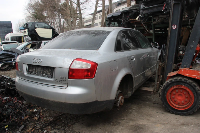 Audi A4 2.0i  АВТОМАТ   САМО НА ЧАСТИ  , снимка 4 - Автомобили и джипове - 49101839