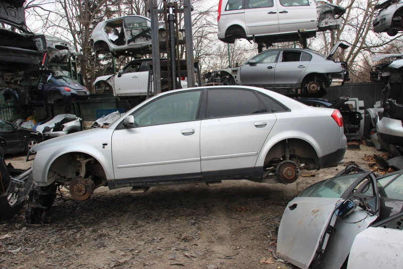 Audi A4 2.0i  АВТОМАТ   САМО НА ЧАСТИ  , снимка 2 - Автомобили и джипове - 46033184