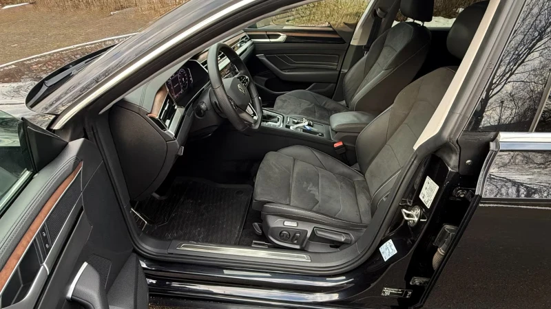 VW Arteon ELEGANCE/190HP/MASSAGE/CAM/AHK/ACC/LED/124h, снимка 8 - Автомобили и джипове - 53357395