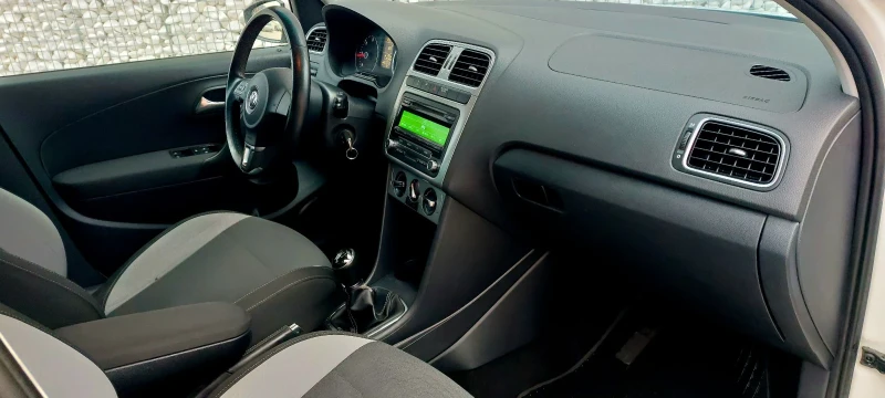 VW Polo LIFE FACELIFT 1.6TDI 90к.с., снимка 2 - Автомобили и джипове - 53418618