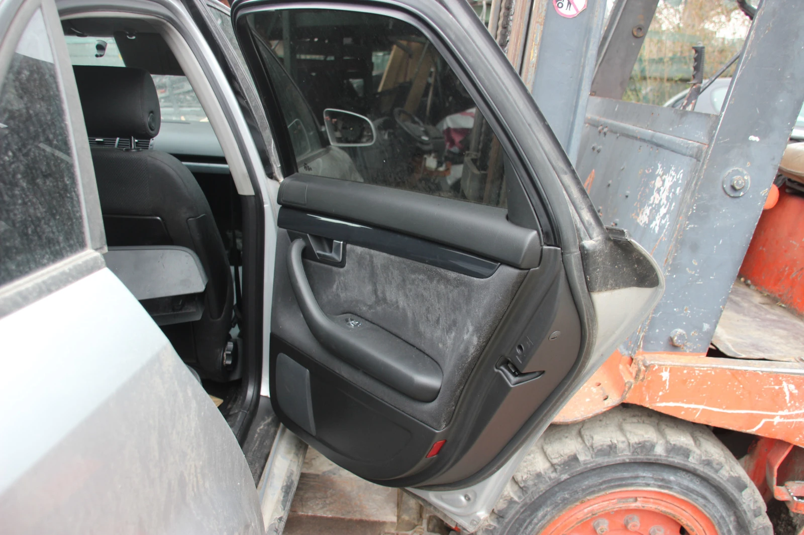 Audi A4 2.0i          | Mobile.bg   11