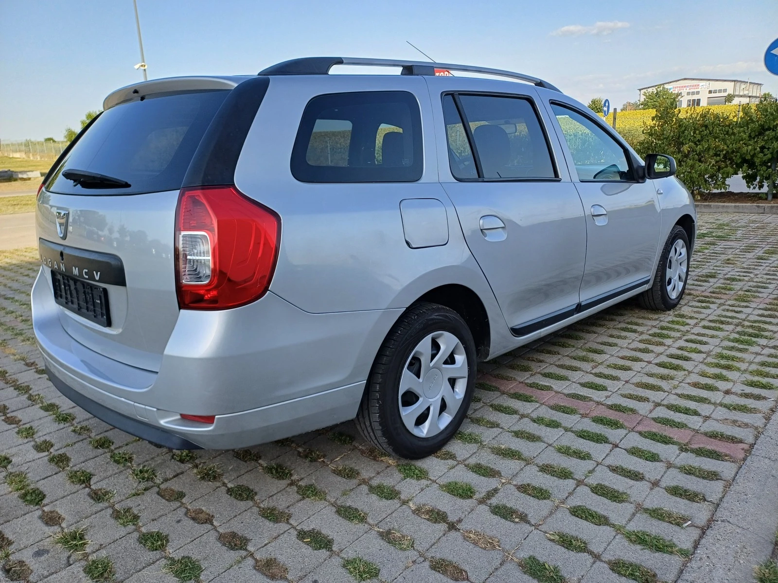 Dacia Logan MCV 1.5 DCI 90k.s. - изображение 4