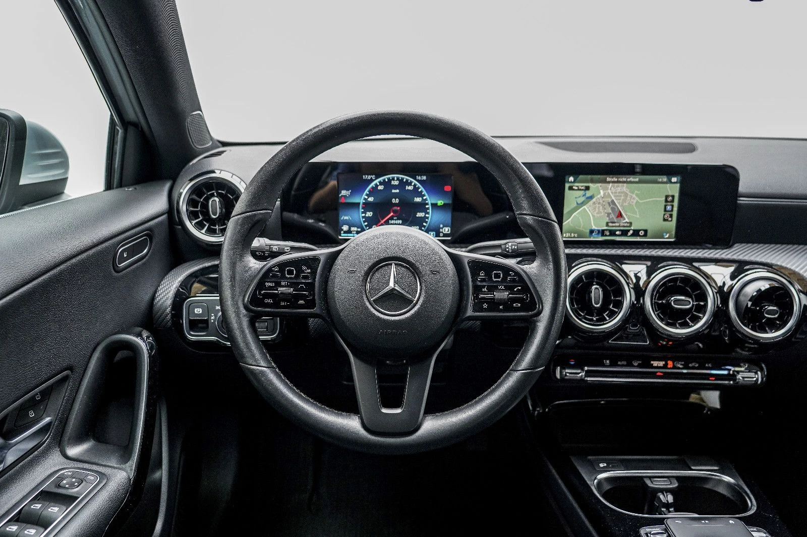 Mercedes-Benz A 200 8G/150HP/DISTRONIC/LED/ACC/NAVI/TSR/CARPLAY/571b - изображение 9