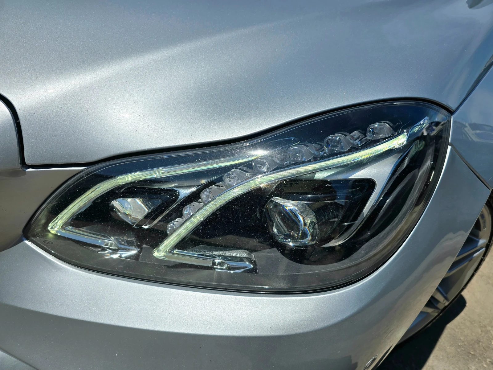 Mercedes-Benz E 220 КАТО НОВ* AMG-PACK* 170k.c* Led - изображение 2