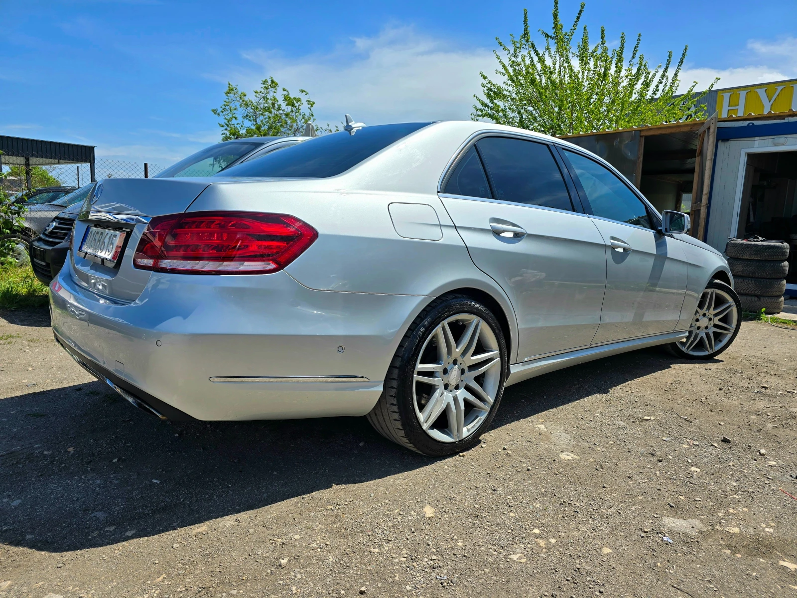 Mercedes-Benz E 220 КАТО НОВ* AMG-PACK* 170k.c* Led - изображение 5