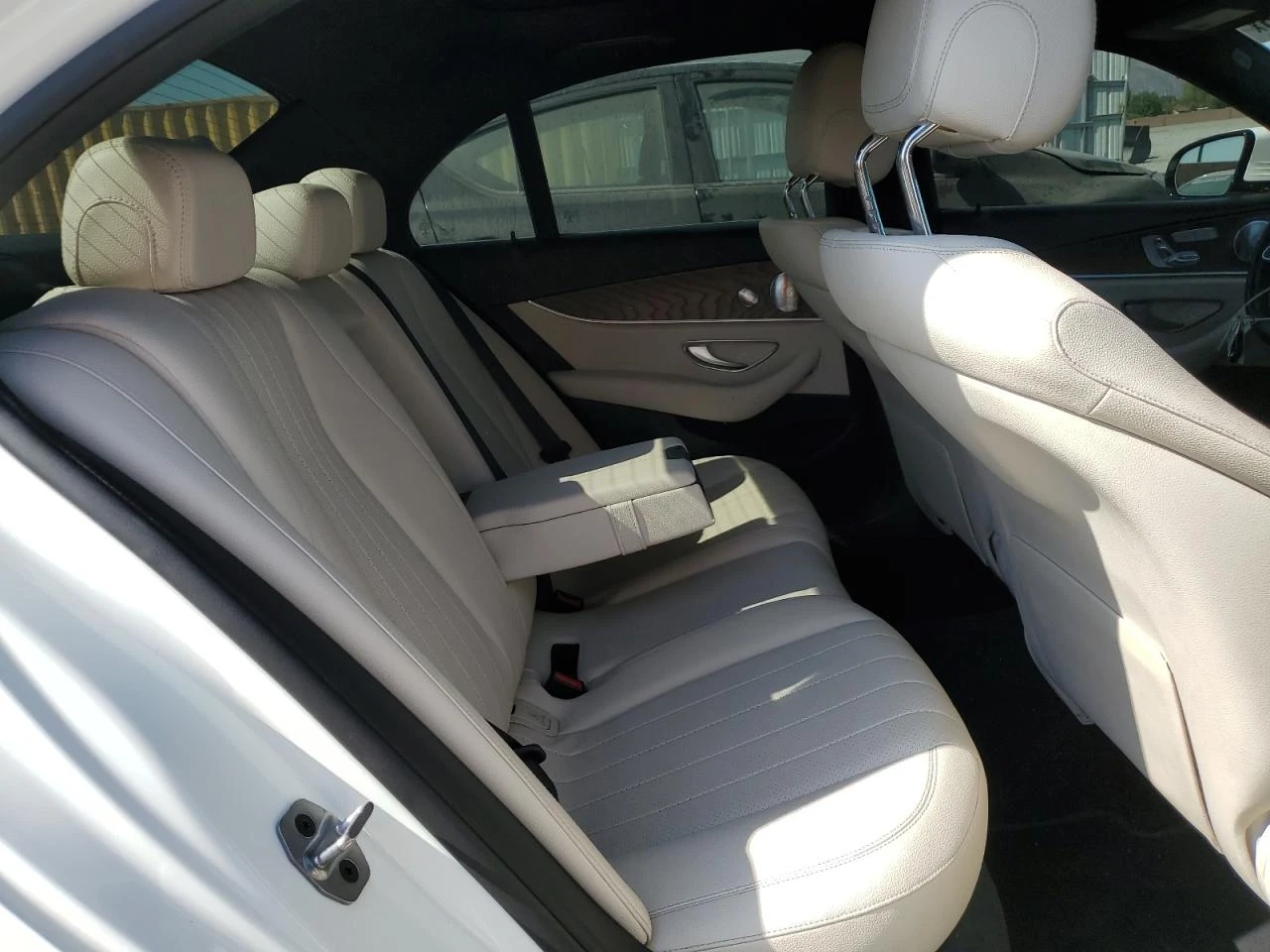 Mercedes-Benz E 300 AMG* BURMESTER* KEYLESS* АВТО КРЕДИТ - изображение 10