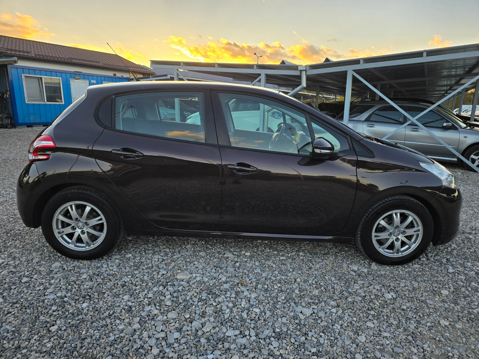 Peugeot 208 1.4 БЕНЗИН ! ! РЕАЛНИ КИЛОМЕТРИ - изображение 6