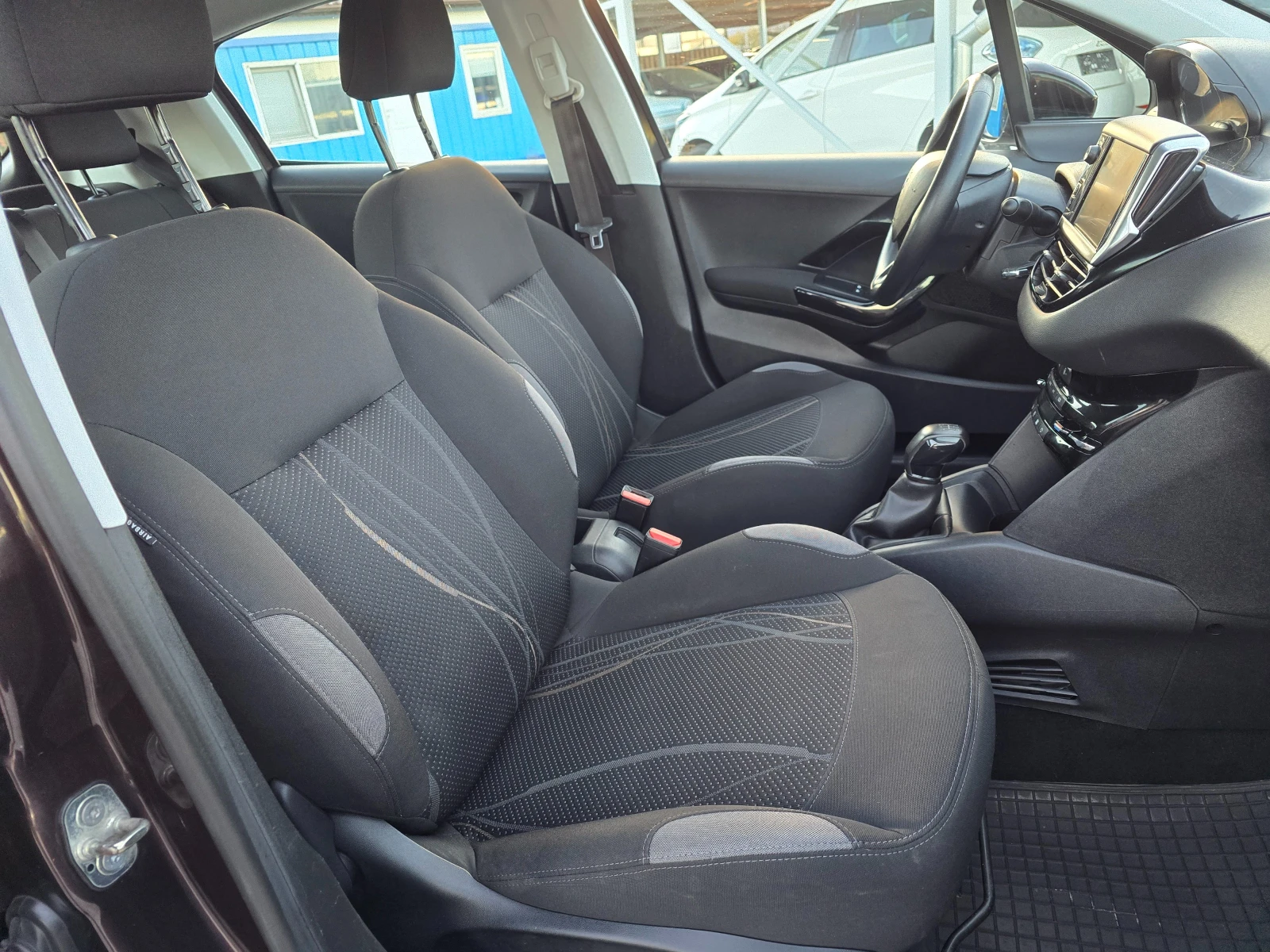 Peugeot 208 1.4 БЕНЗИН ! ! РЕАЛНИ КИЛОМЕТРИ - изображение 10