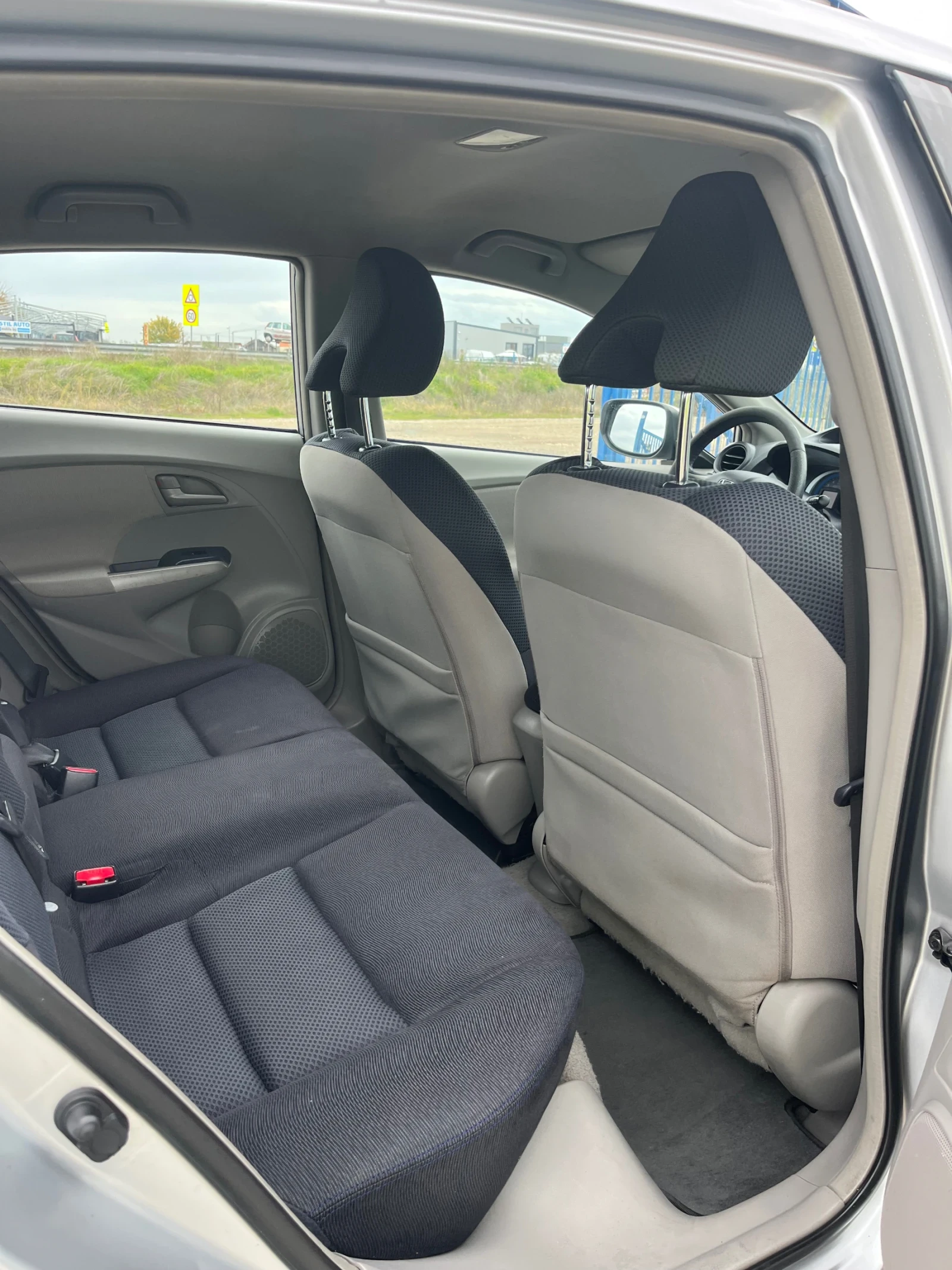 Honda Insight 1.3 HYBRID - изображение 8