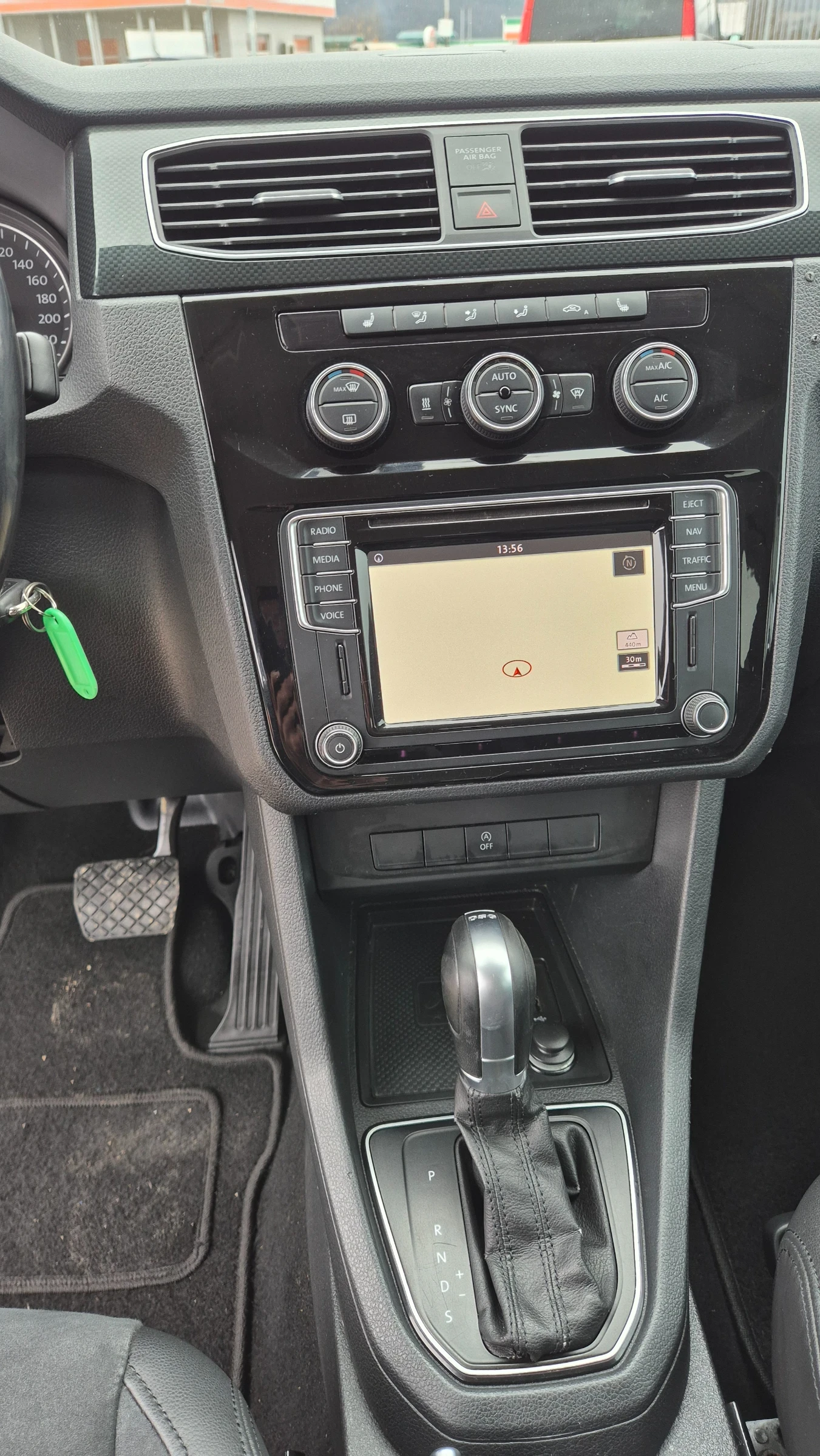 VW Caddy 2.0TDi* DSG* NAVI* AC*  - изображение 10