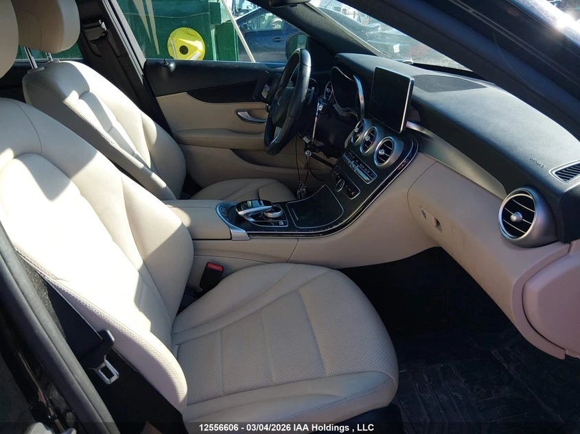 Mercedes-Benz C 300 AMG* 4MATIC* Панорама* Памет* Подгрев* 2 ключа - изображение 6