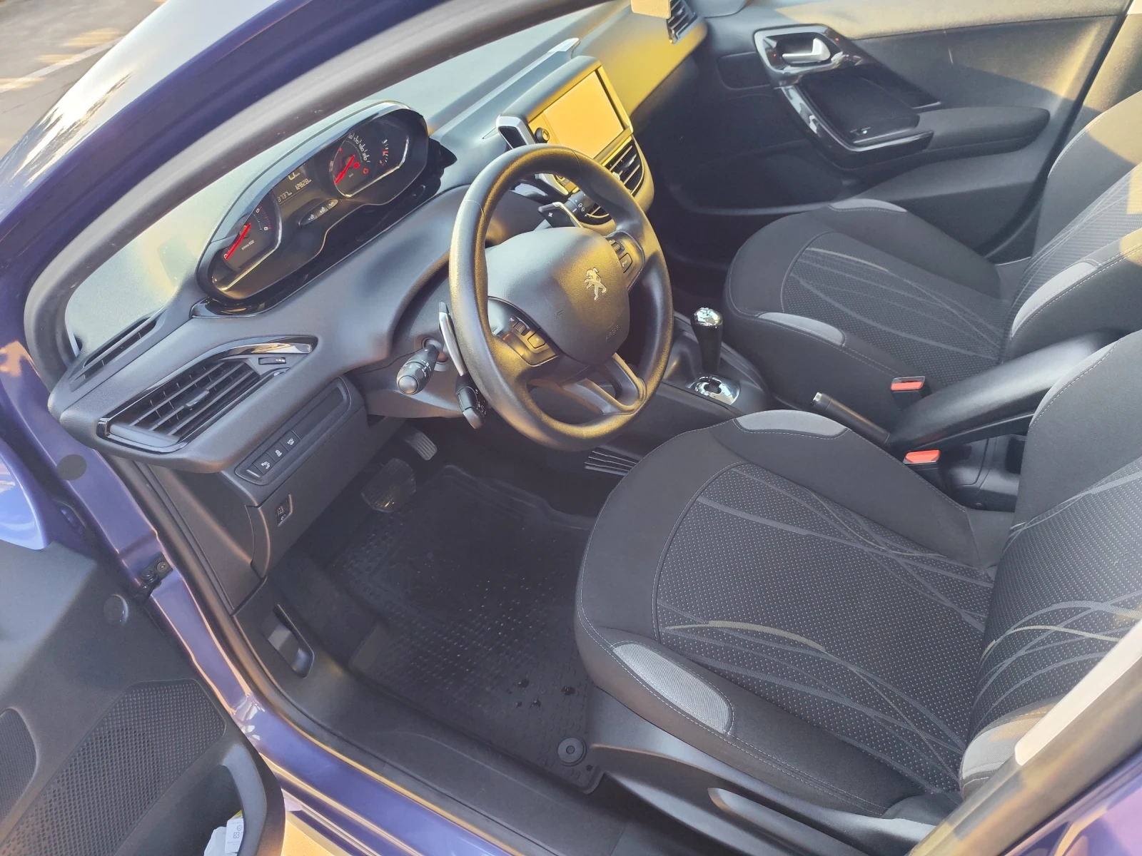 Peugeot 208, снимка 9 - Автомобили и джипове - 54244751