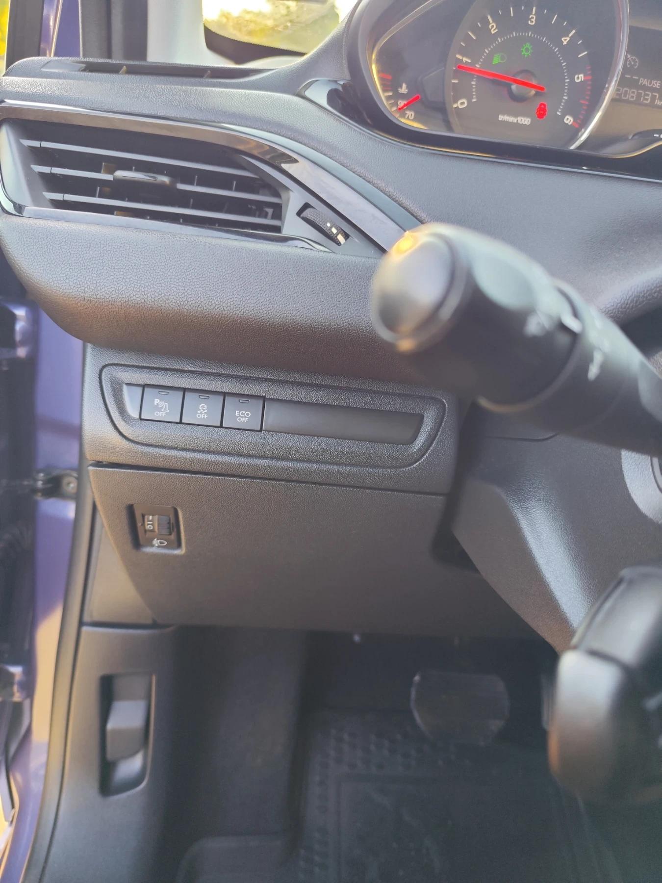 Peugeot 208, снимка 14 - Автомобили и джипове - 54244751