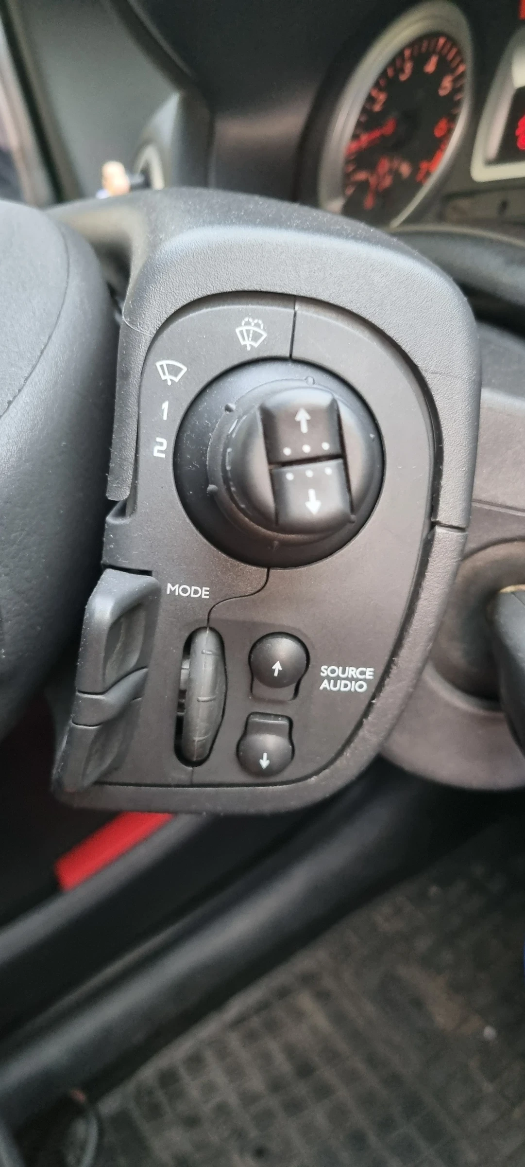 Renault Clio 1.2 , снимка 8 - Автомобили и джипове - 55070429