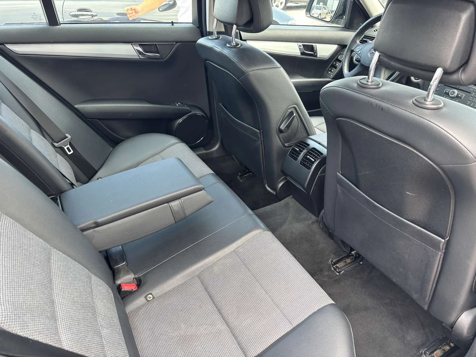 Mercedes-Benz C 230, снимка 10 - Автомобили и джипове - 56068671
