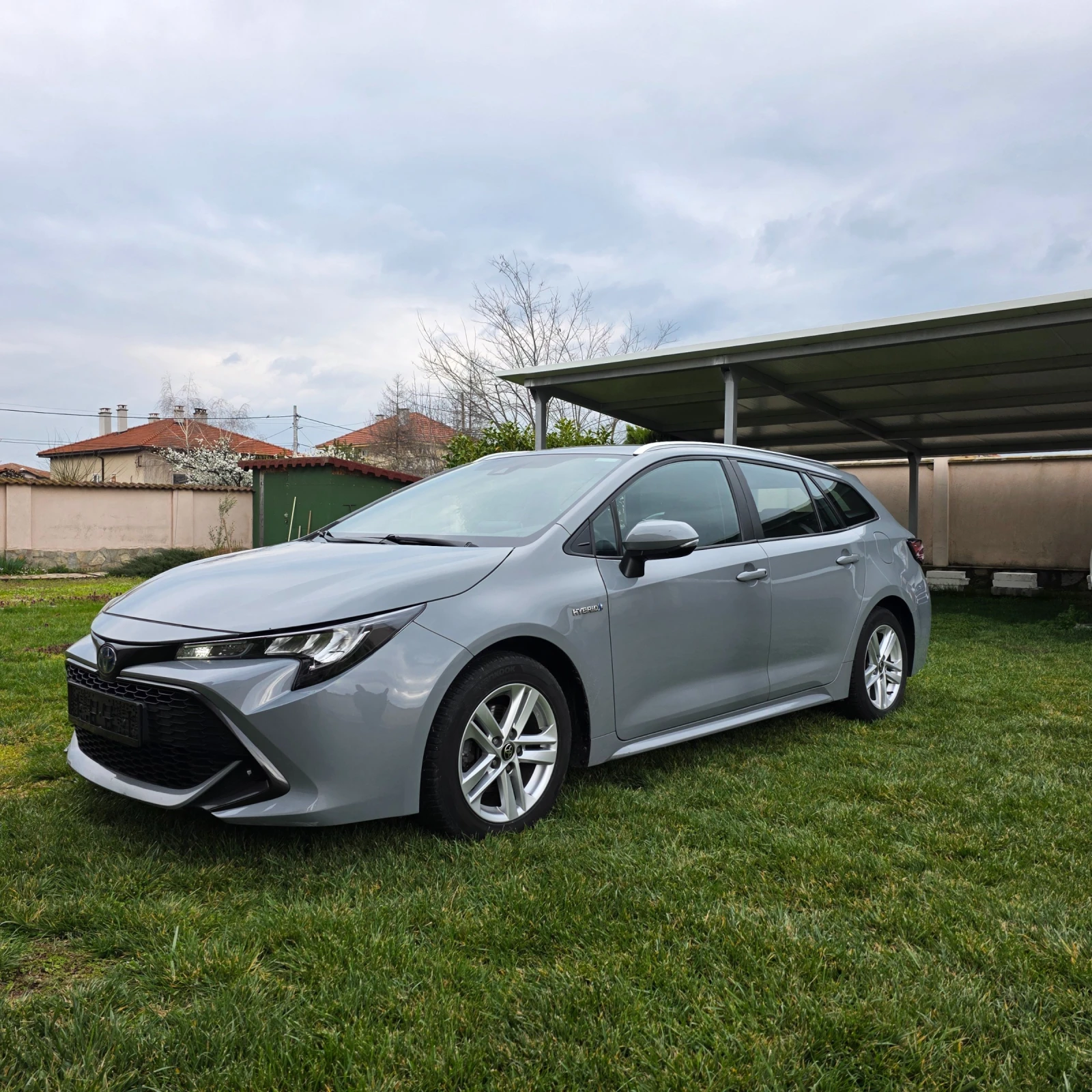 Toyota Corolla 1.8 hibrid, снимка 3 - Автомобили и джипове - 56156619
