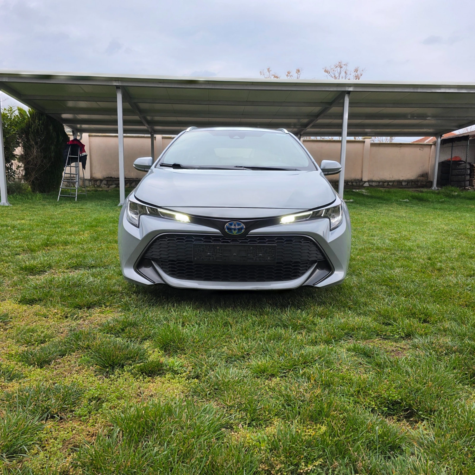 Toyota Corolla 1.8 hibrid, снимка 4 - Автомобили и джипове - 56156619