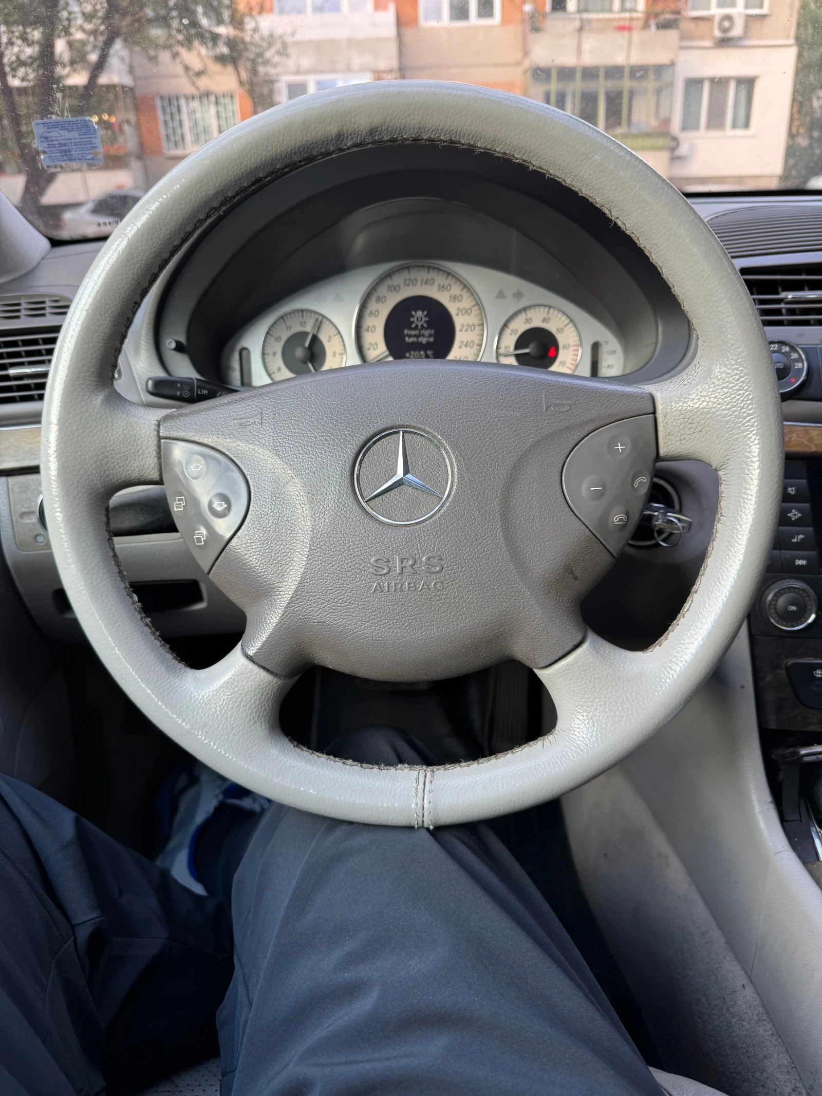 Mercedes-Benz E 320, снимка 8 - Автомобили и джипове - 56202630