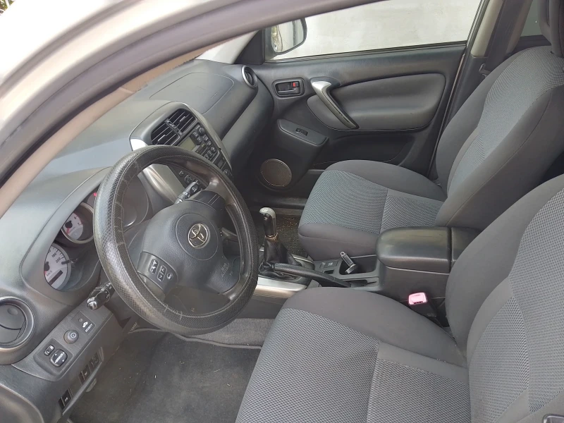 Toyota Rav4, снимка 6 - Автомобили и джипове - 48454568