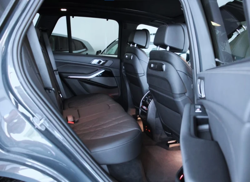 BMW X5 xDrive40i* LED* Pano* M Sport, снимка 5 - Автомобили и джипове - 52243469