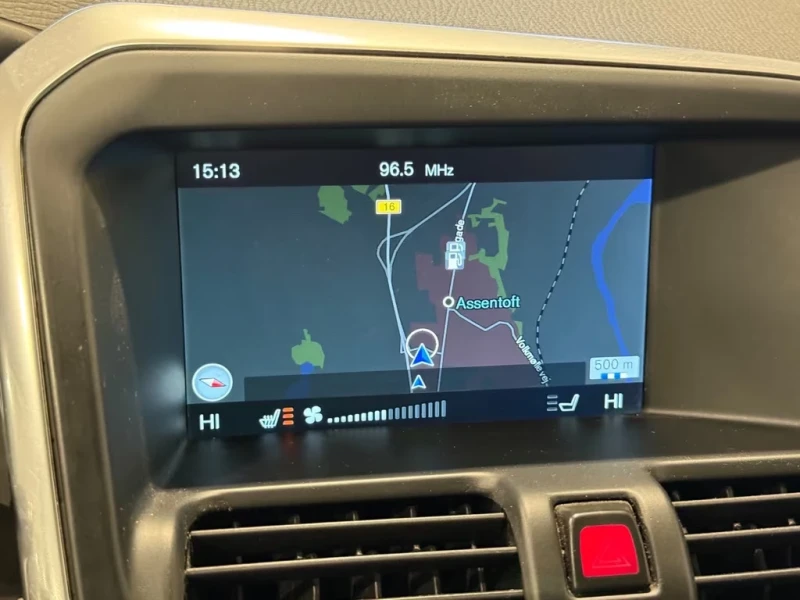 Volvo XC60 2.0 D4 Momentum 181ps Geartronic Xenon Navi, снимка 13 - Автомобили и джипове - 52796528