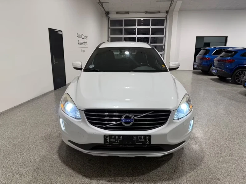 Volvo XC60 2.0 D4 Momentum 181ps Geartronic Xenon Navi, снимка 2 - Автомобили и джипове - 52796528