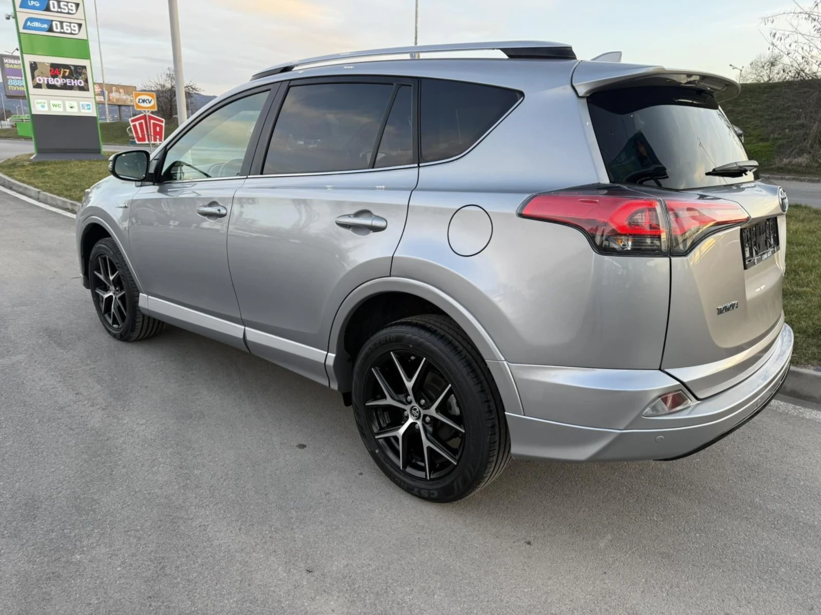 Toyota Rav4  HYBRID 2.5 BLACK EDITION КОЖА - изображение 4