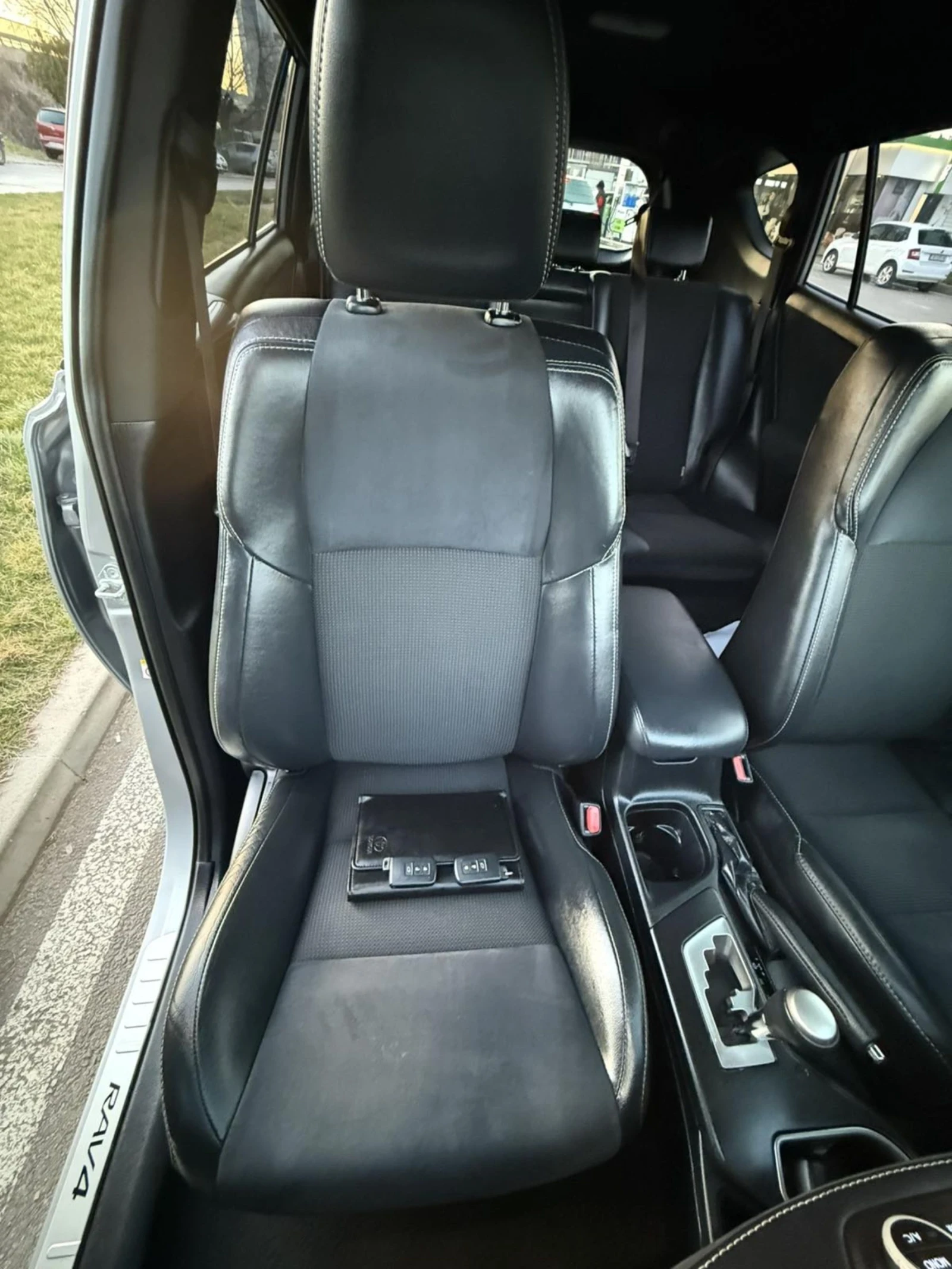 Toyota Rav4  HYBRID 2.5 BLACK EDITION КОЖА - изображение 8