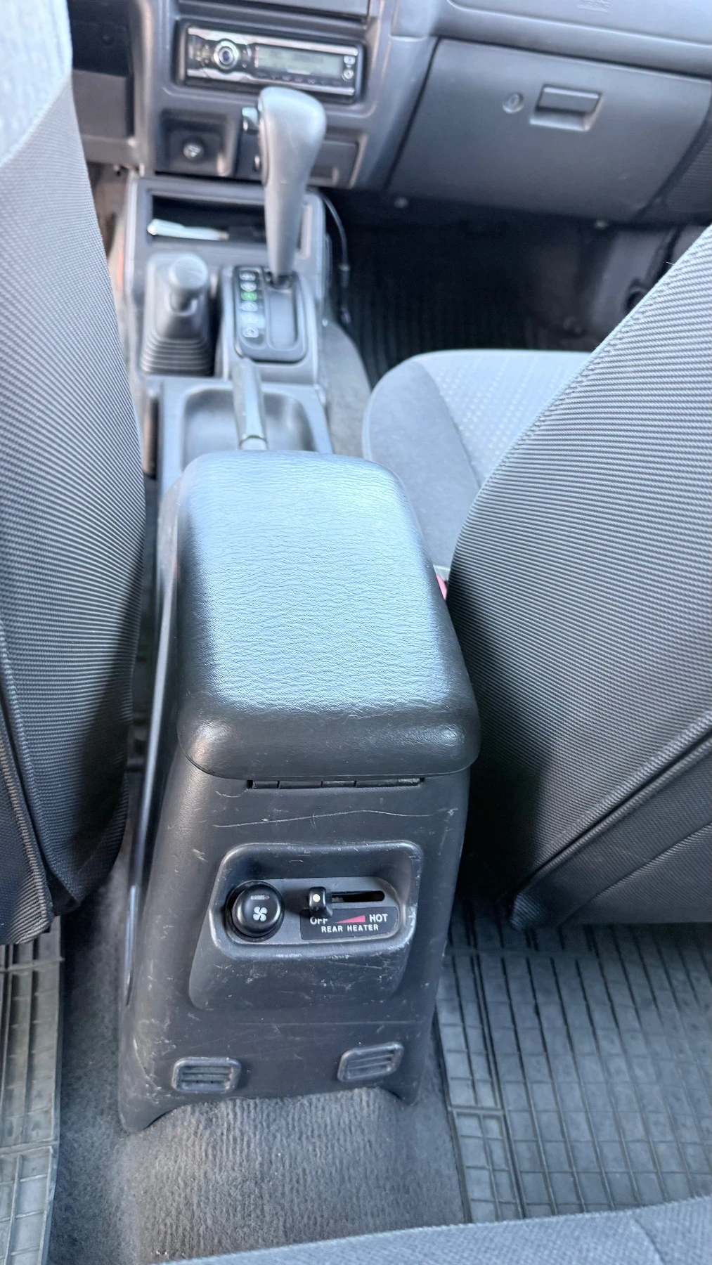 Mitsubishi L200 Дизел Автоматик Климатроник, снимка 6 - Автомобили и джипове - 54903212