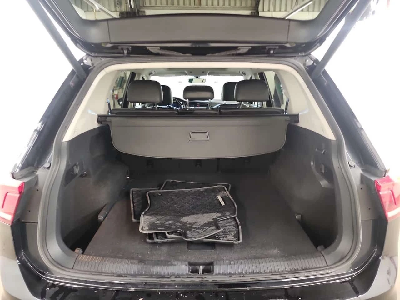 VW Tiguan HIGHLINE/CARFAX/ПАНОРАМА/ПОДГРЕ/ПАМЕТ/ДИГ.КМ., снимка 15 - Автомобили и джипове - 55186170