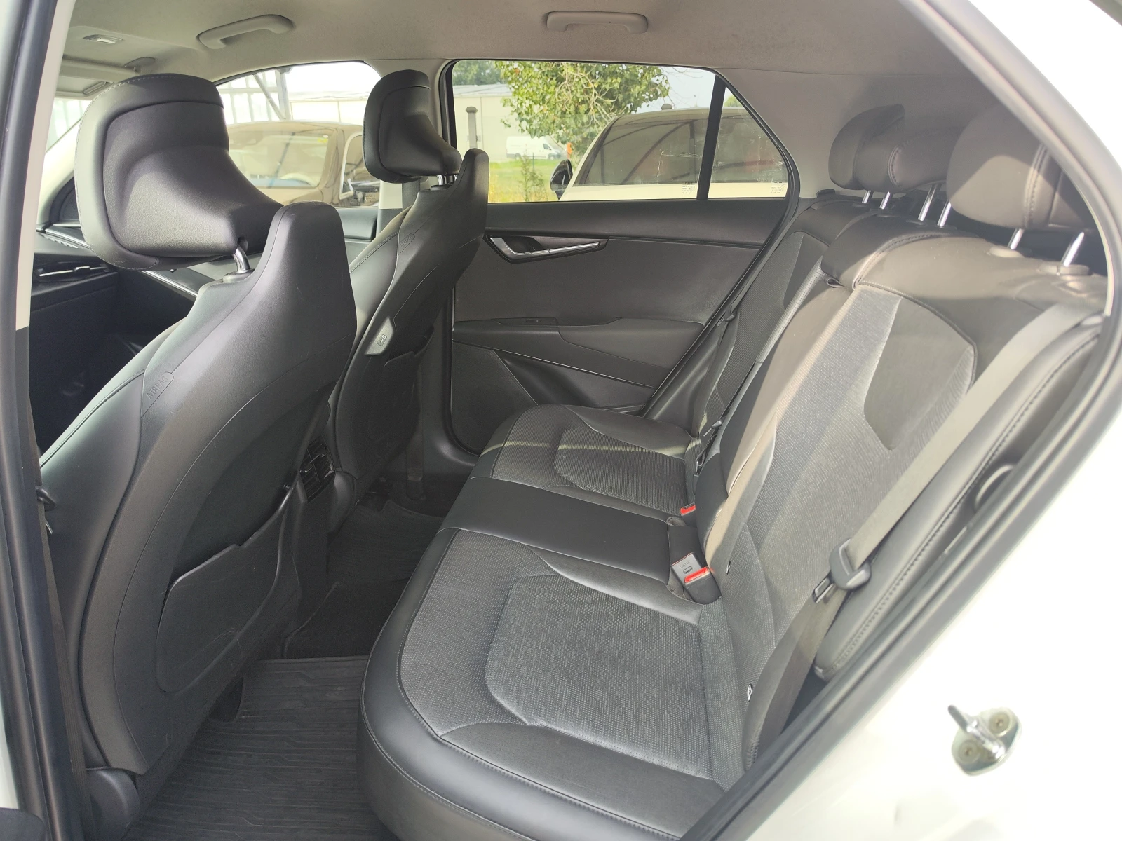 Kia Niro 1.6* CAMERA* PODGREV* LINEAS* LED* LIZING, снимка 6 - Автомобили и джипове - 56658914