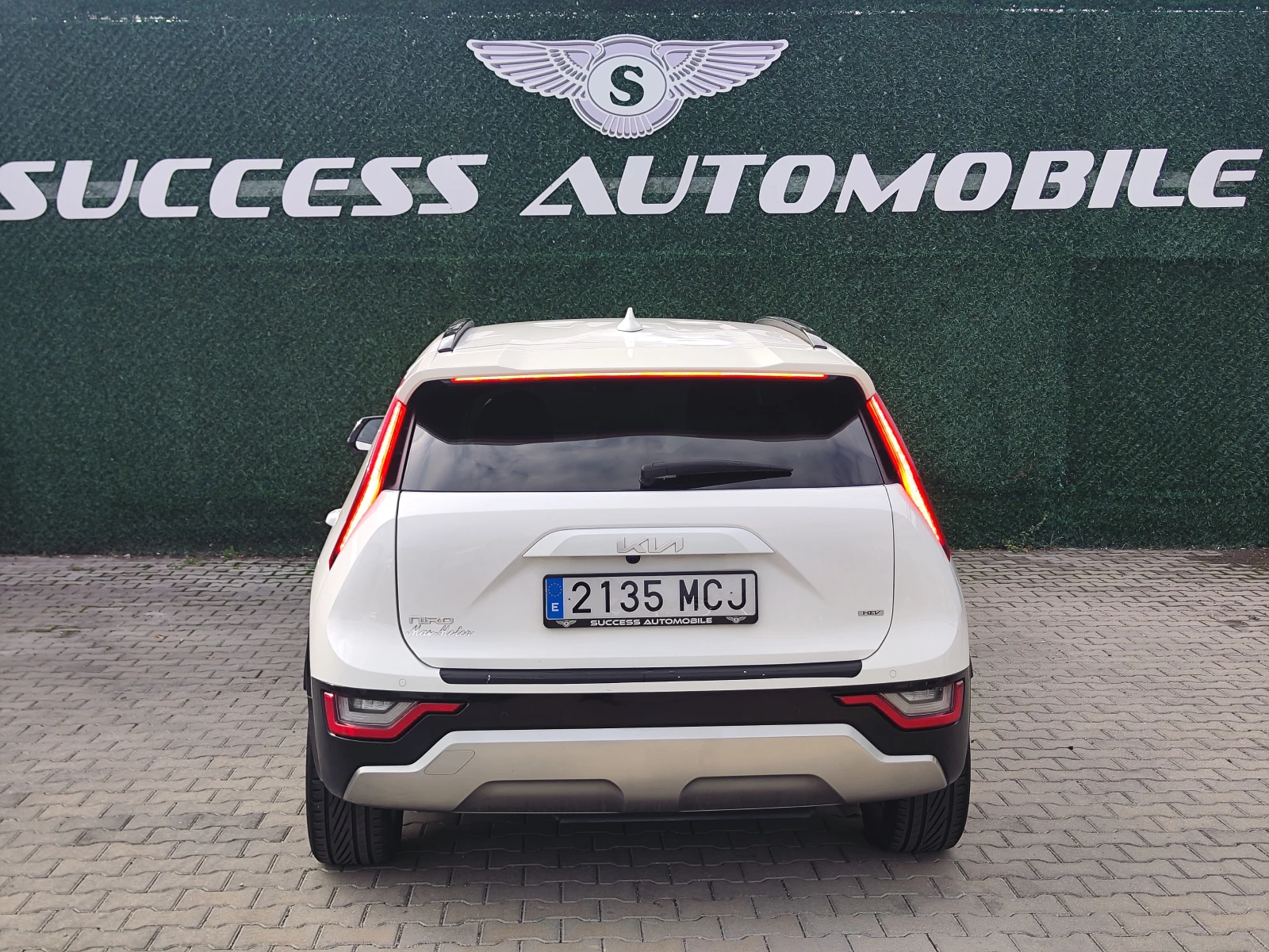 Kia Niro 1.6* CAMERA* PODGREV* LINEAS* LED* LIZING, снимка 4 - Автомобили и джипове - 56658914