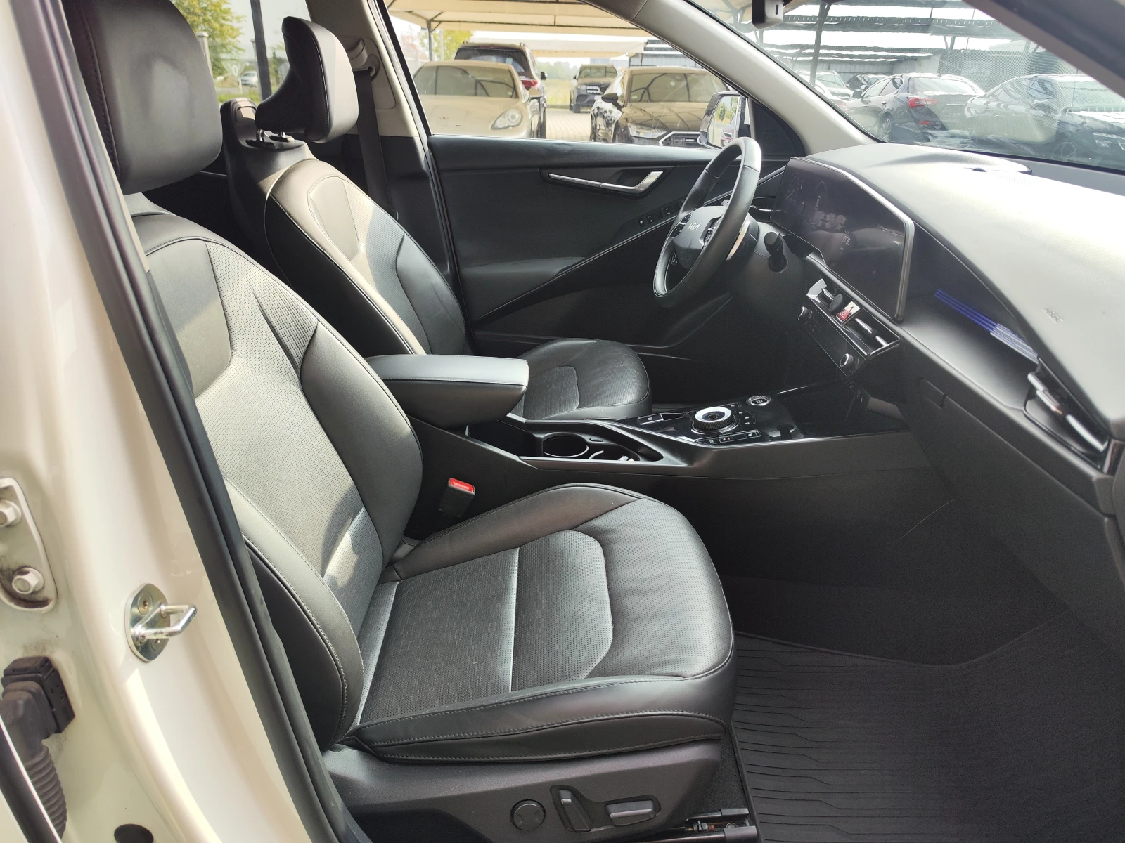 Kia Niro 1.6* CAMERA* PODGREV* LINEAS* LED* LIZING, снимка 8 - Автомобили и джипове - 56658914