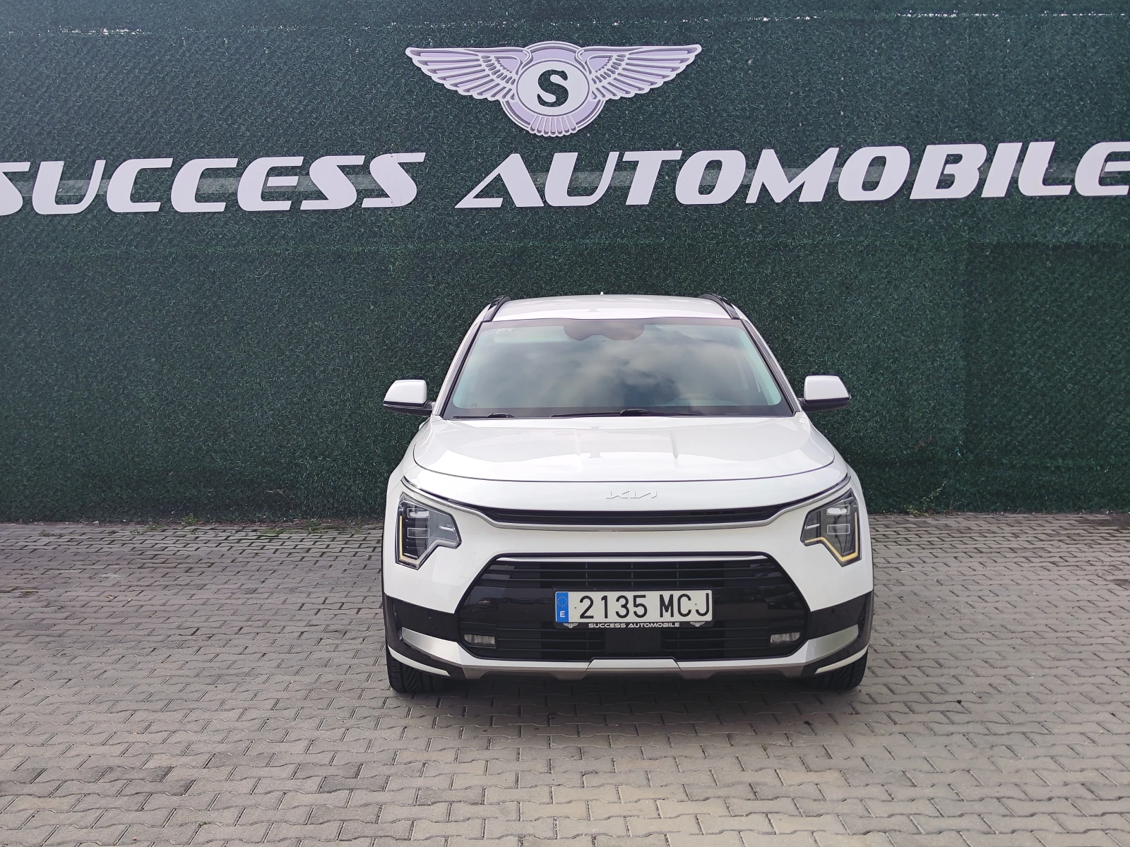 Kia Niro 1.6* CAMERA* PODGREV* LINEAS* LED* LIZING, снимка 2 - Автомобили и джипове - 56658914