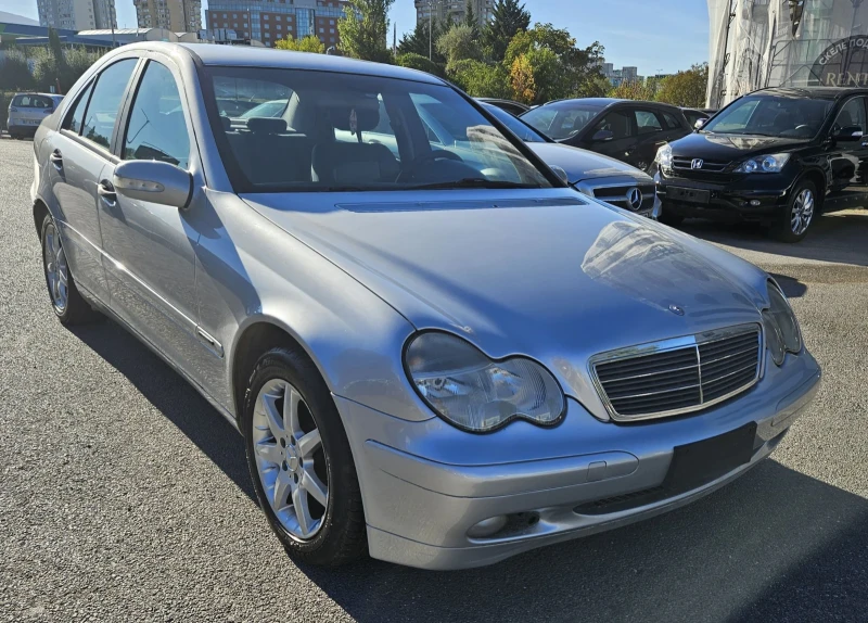 Mercedes-Benz C 220 Като нов, снимка 1 - Автомобили и джипове - 47449263