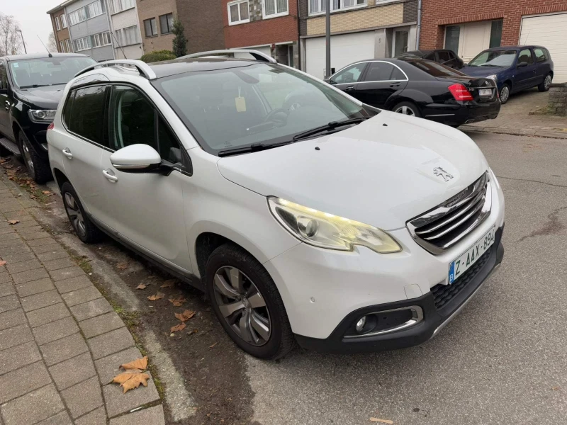 Peugeot 2008 1.2 цвят Бяла перла, снимка 5 - Автомобили и джипове - 48403556