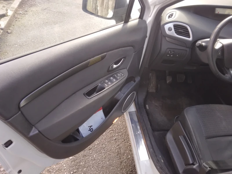 Renault Grand scenic 1.9 - 130к.с.dci, снимка 13 - Автомобили и джипове - 49774012