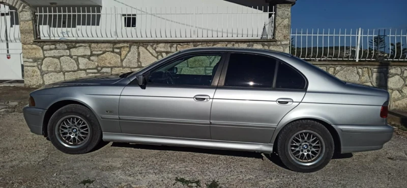 BMW 520, снимка 4 - Автомобили и джипове - 53175350