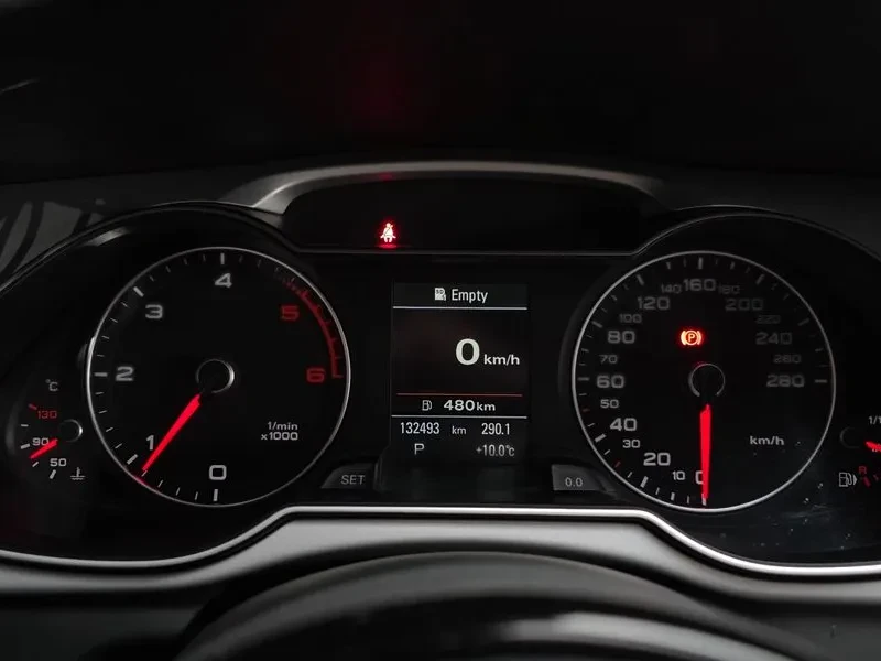 Audi A4 2.0 TDI, снимка 8 - Автомобили и джипове - 54144538