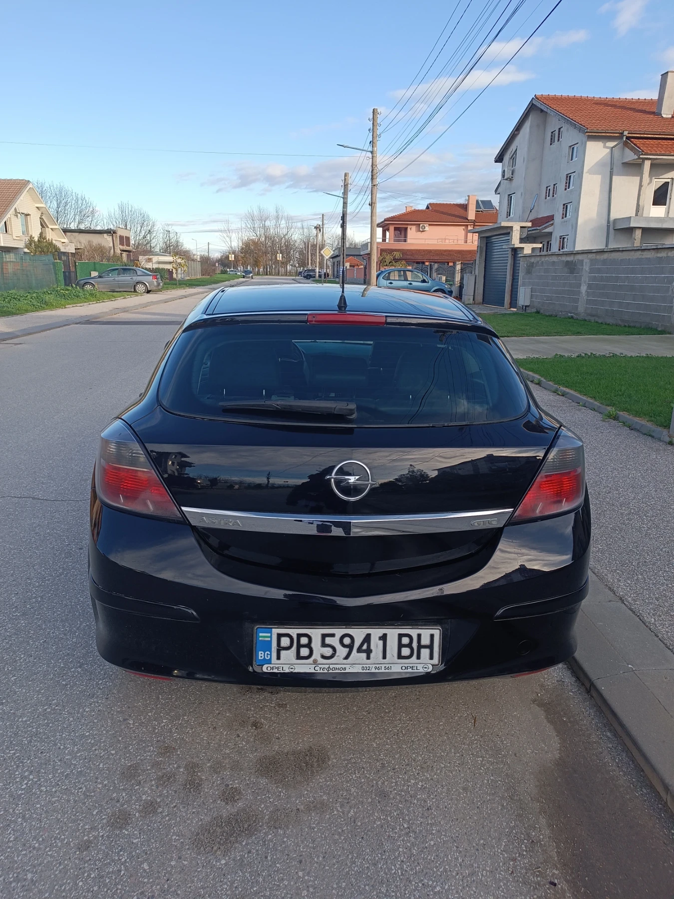 Opel Astra 1.9 GTC, снимка 1