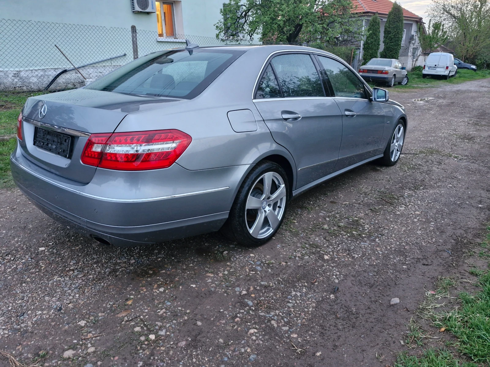 Mercedes-Benz E 350 CGI Avantgarde - изображение 4